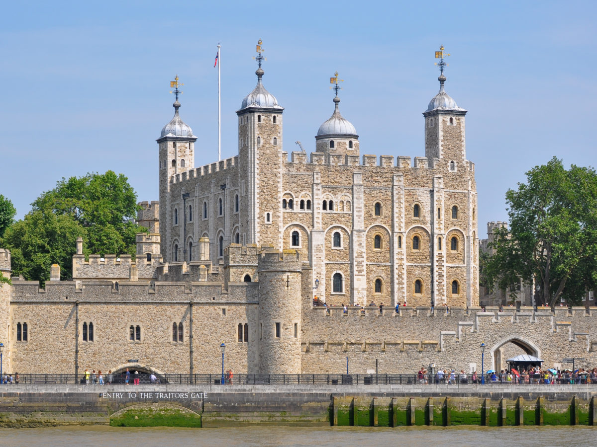 Тауэр презентация. Лондонский Тауэр (Tower of London). Замок крепость Тауэр. Тауэр белая башня. ТОВЕР В Лондоне.